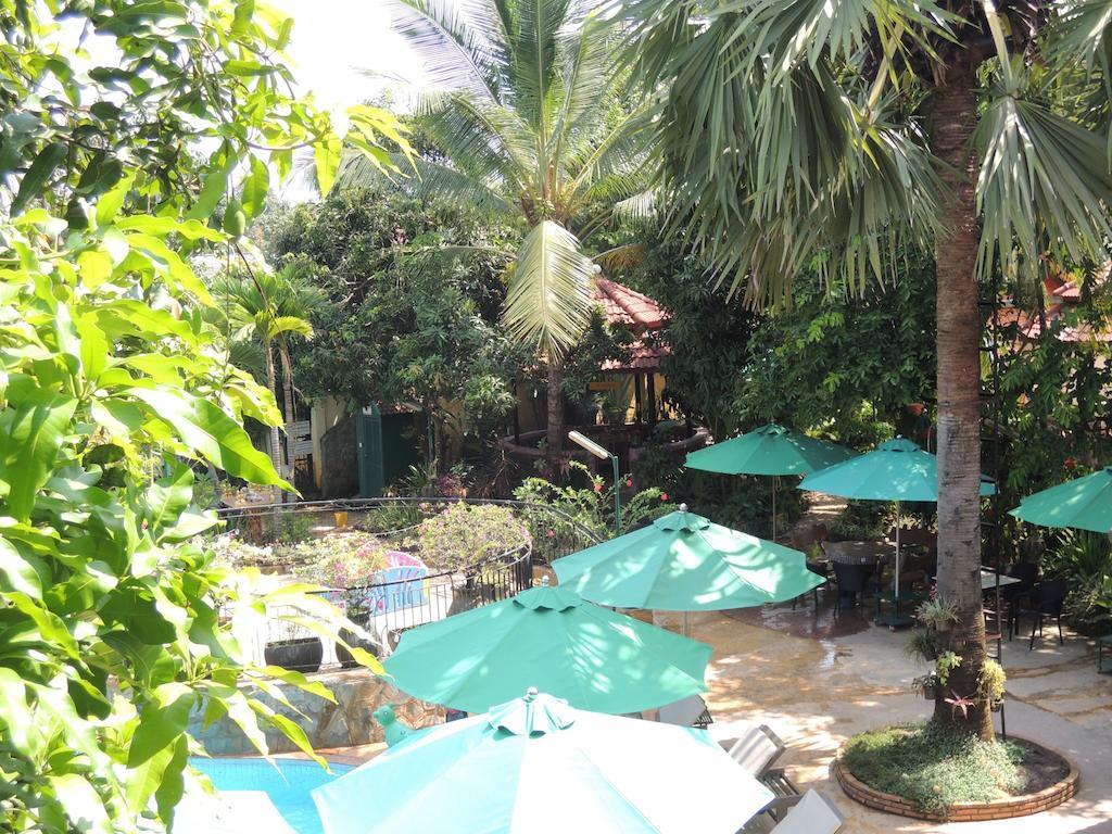 Elephant Blanc Phnom Penh Extérieur photo